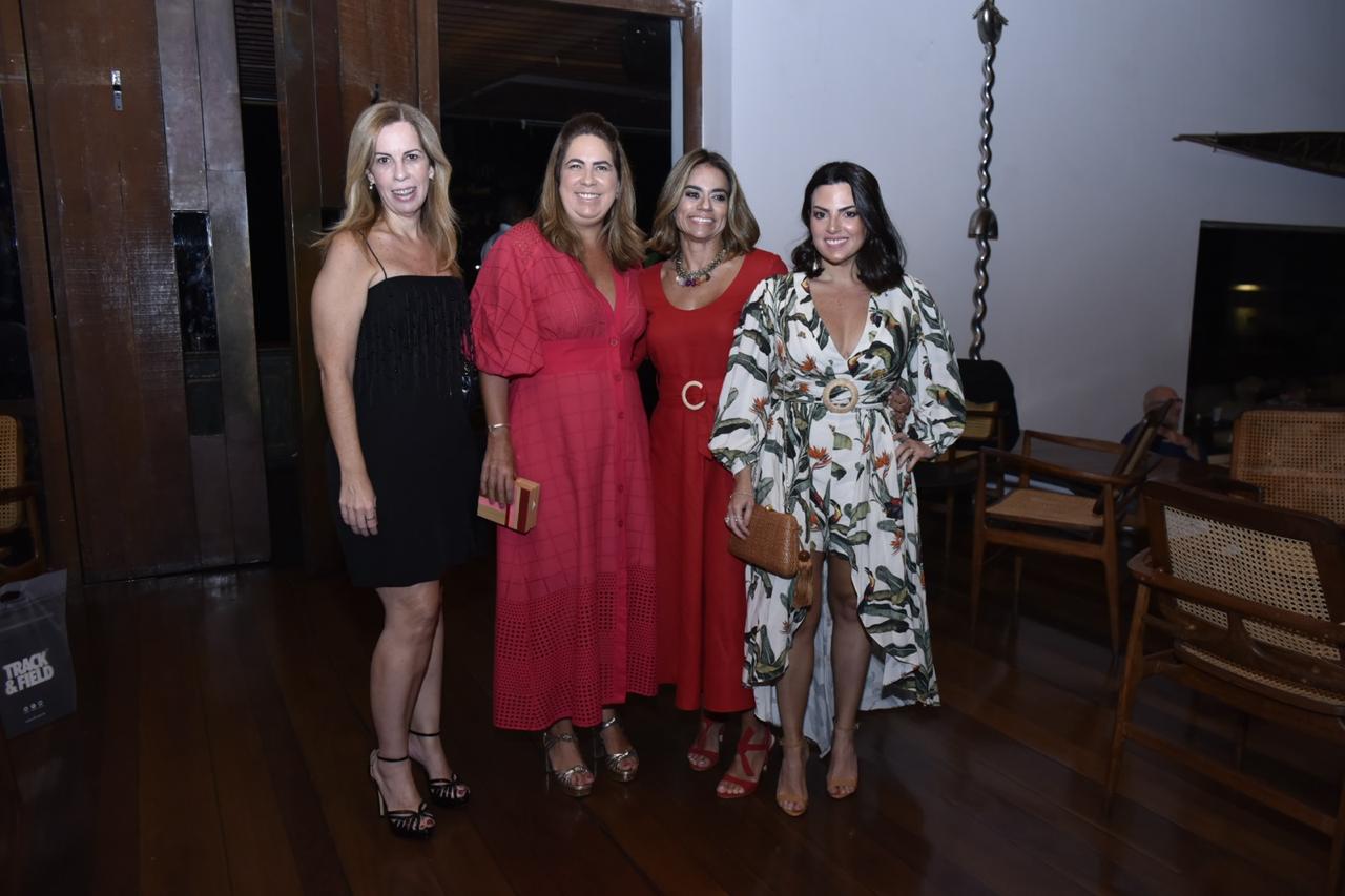  Flavia Cangussú, Aline Cangussú, Roberta Coelho e Daniela Lopes            